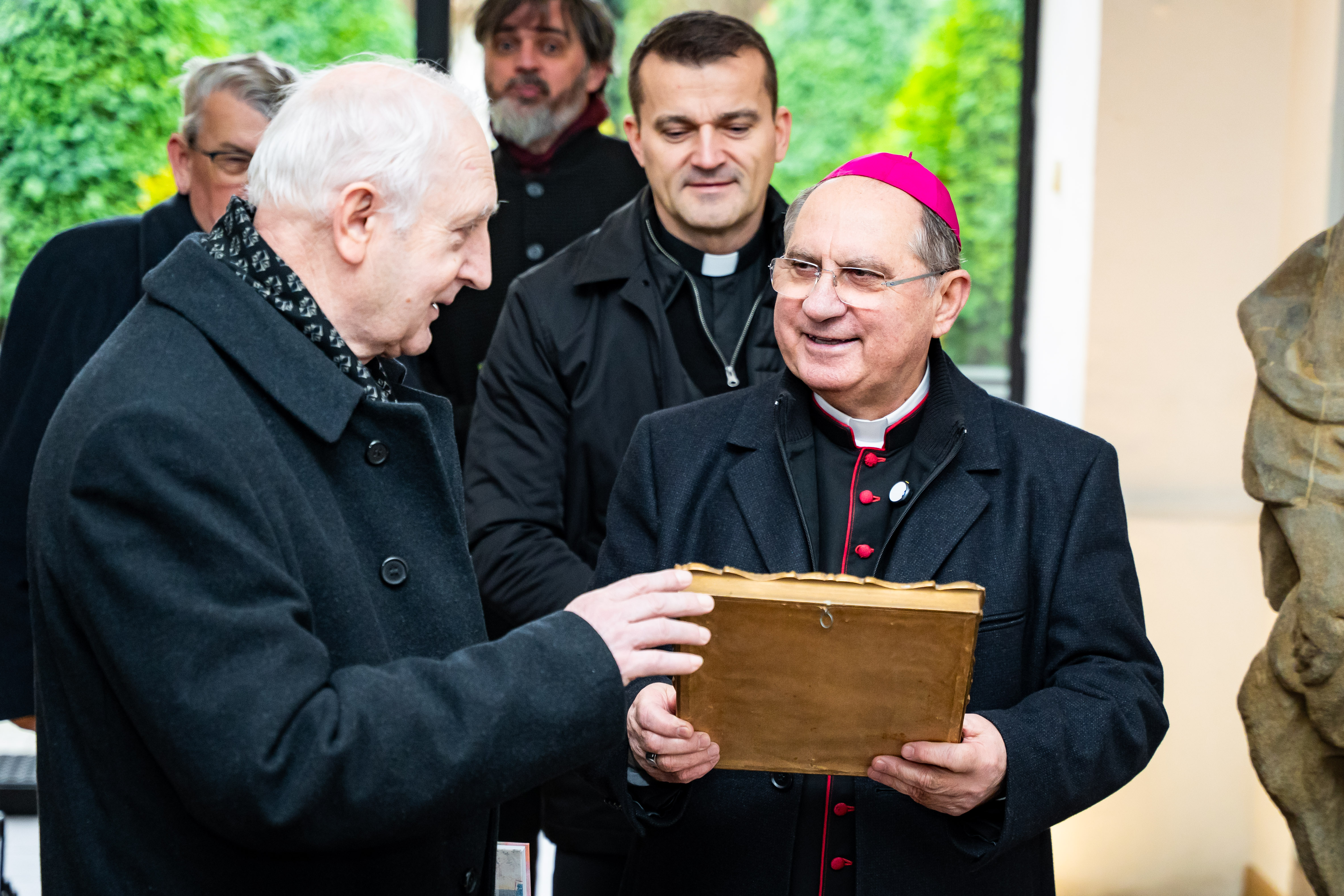 Slavnostne odhalenie pamatnej tabule na pocest kosickeho biskupa Augustina Fischer-Colbrieho-27